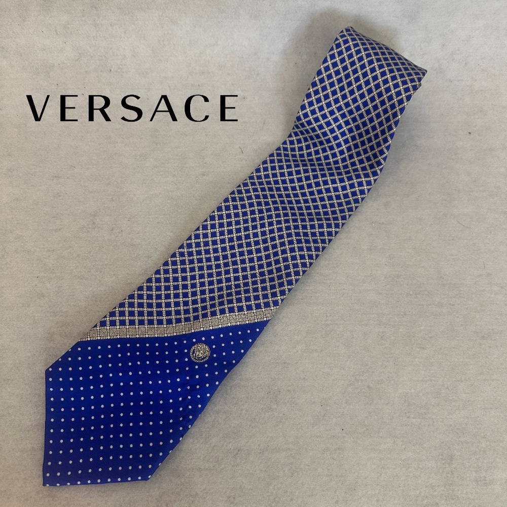 Versace Tie Gently worn 58" long 3.75" wide at widest point 100% silk
